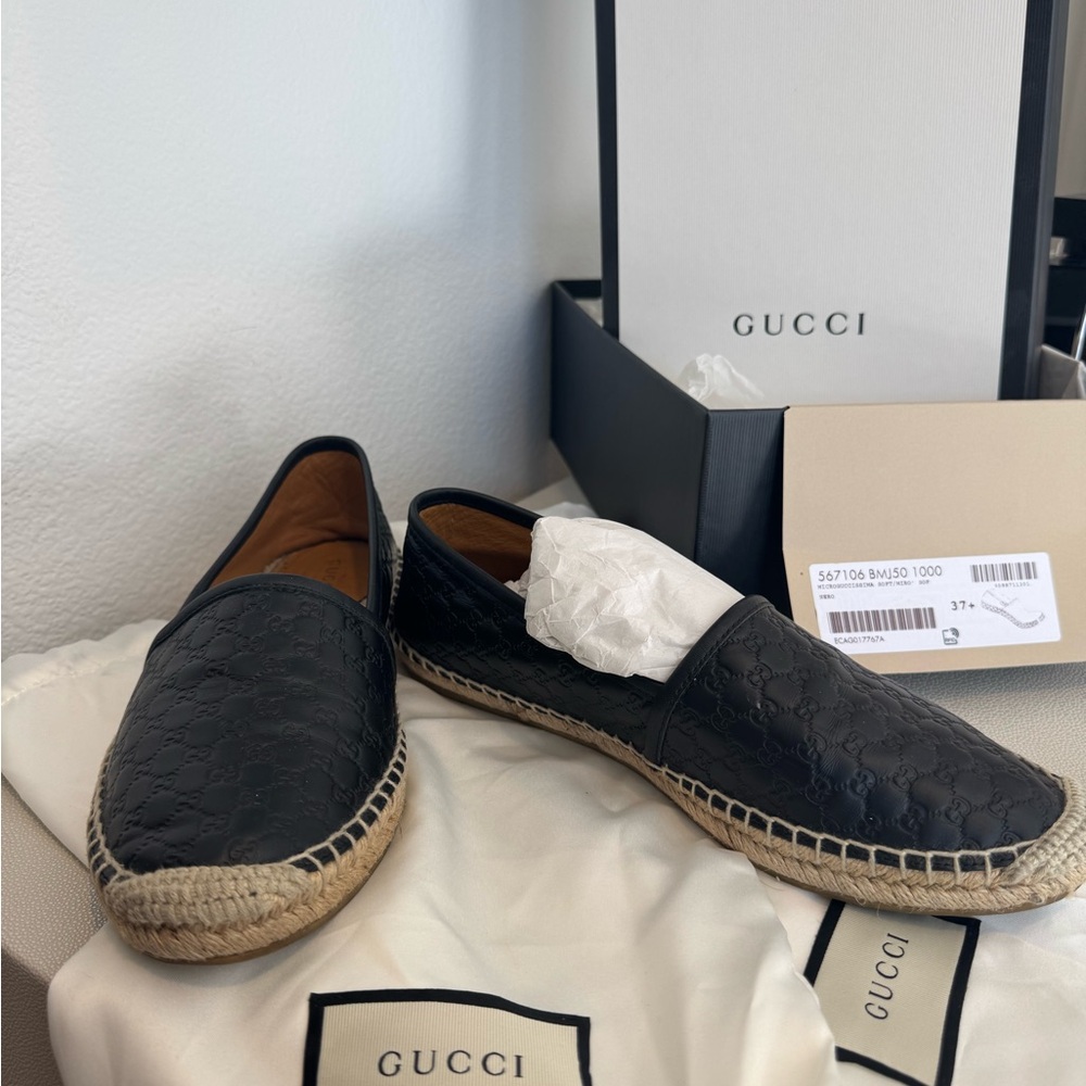 Gucci Black and Tan Loafers Slip-Ons - Picture 3 of 3
